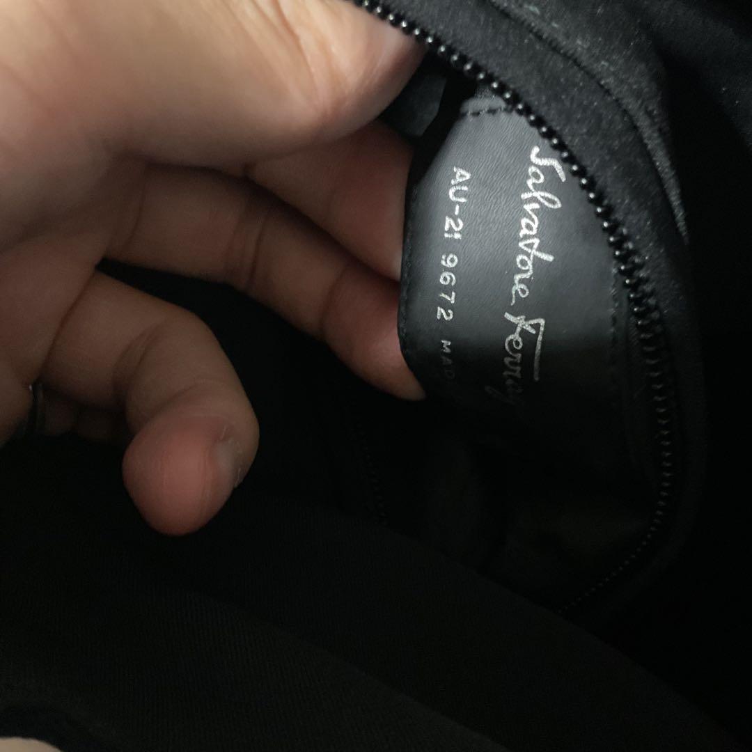 ゆら 使用数日 美品 サルヴァトーレフェラガモ ツイスト ハンドバッグ