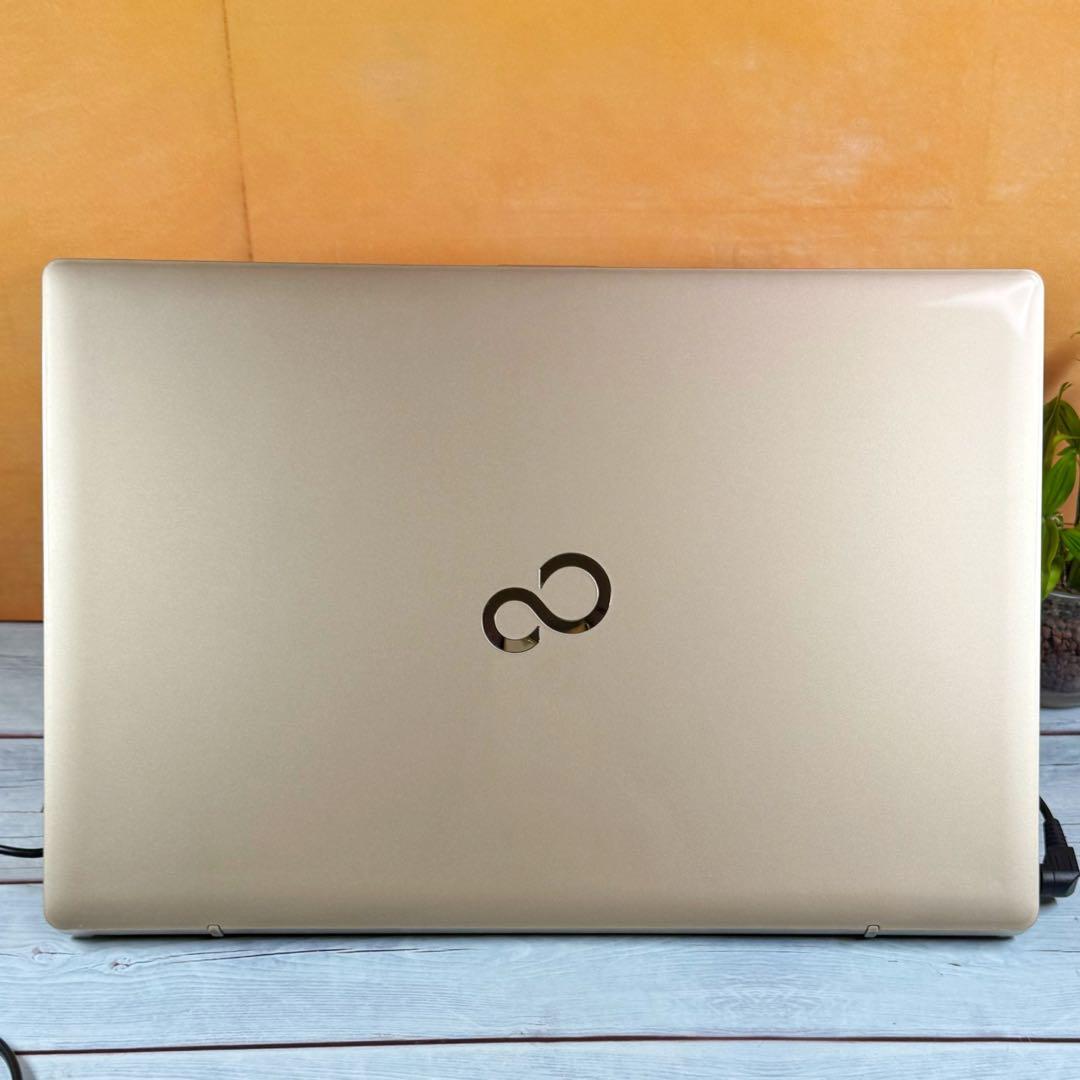 第7世代Corei3☘️ノートPC☘️メモリ8GB/SSD☘️Office2024