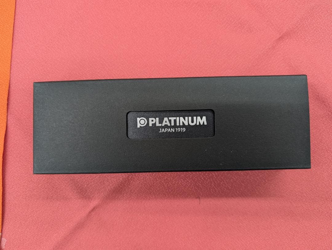 PLATINUM　大量格安　30本　菊の御紋エンブレム　ノック式ボールペン　黒