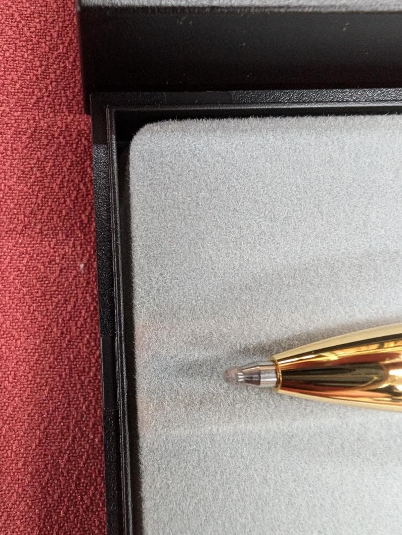 PLATINUM　大量格安　30本　菊の御紋エンブレム　ノック式ボールペン　黒