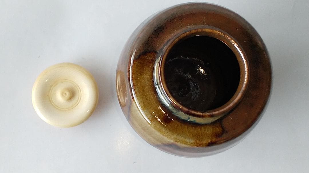 膳所焼 茶入 淡海ぜぜ 陽炎園 仕覆 桜金襴間道 茶道具 共箱 美品 です。