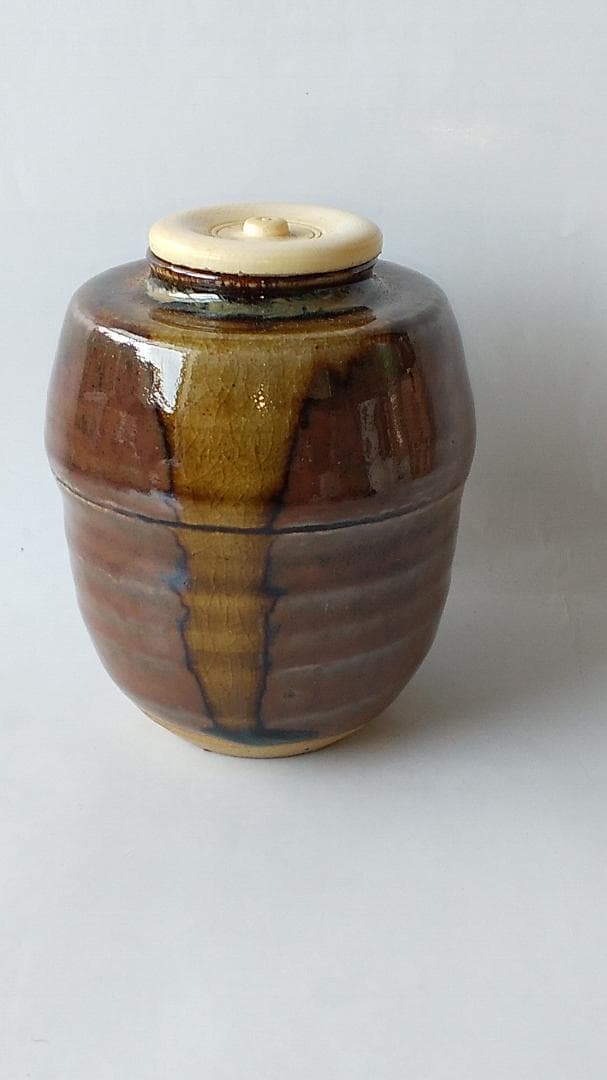 膳所焼 茶入 淡海ぜぜ 陽炎園 仕覆 桜金襴間道 茶道具 共箱 美品 です。