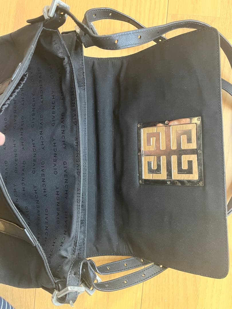 Givenchy ブラック ショルダーバッグ