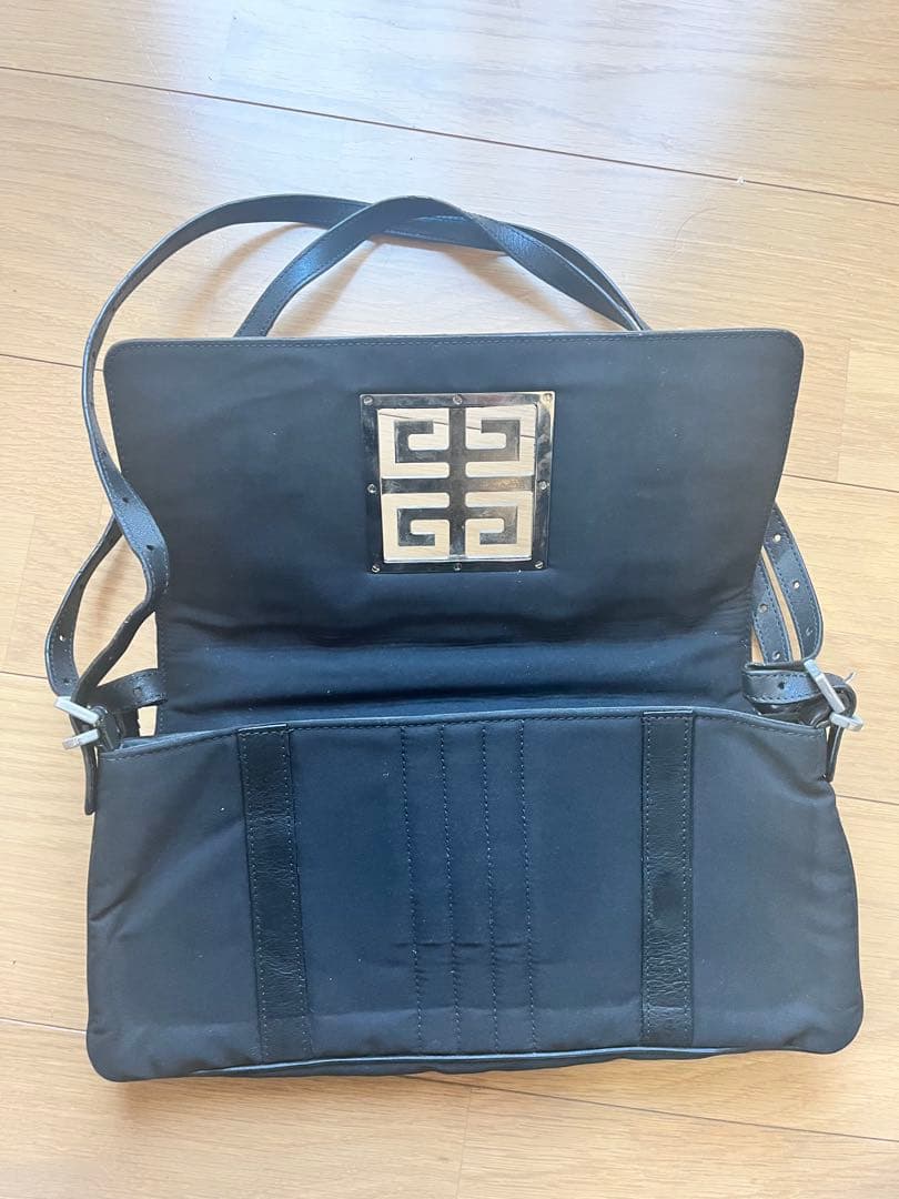 Givenchy ブラック ショルダーバッグ