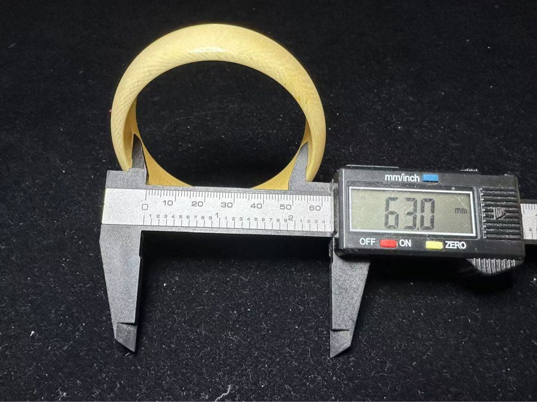 バングル　象牙調　天然素材　アンティーク　彫刻 古美術品細密細工骨董コレクション