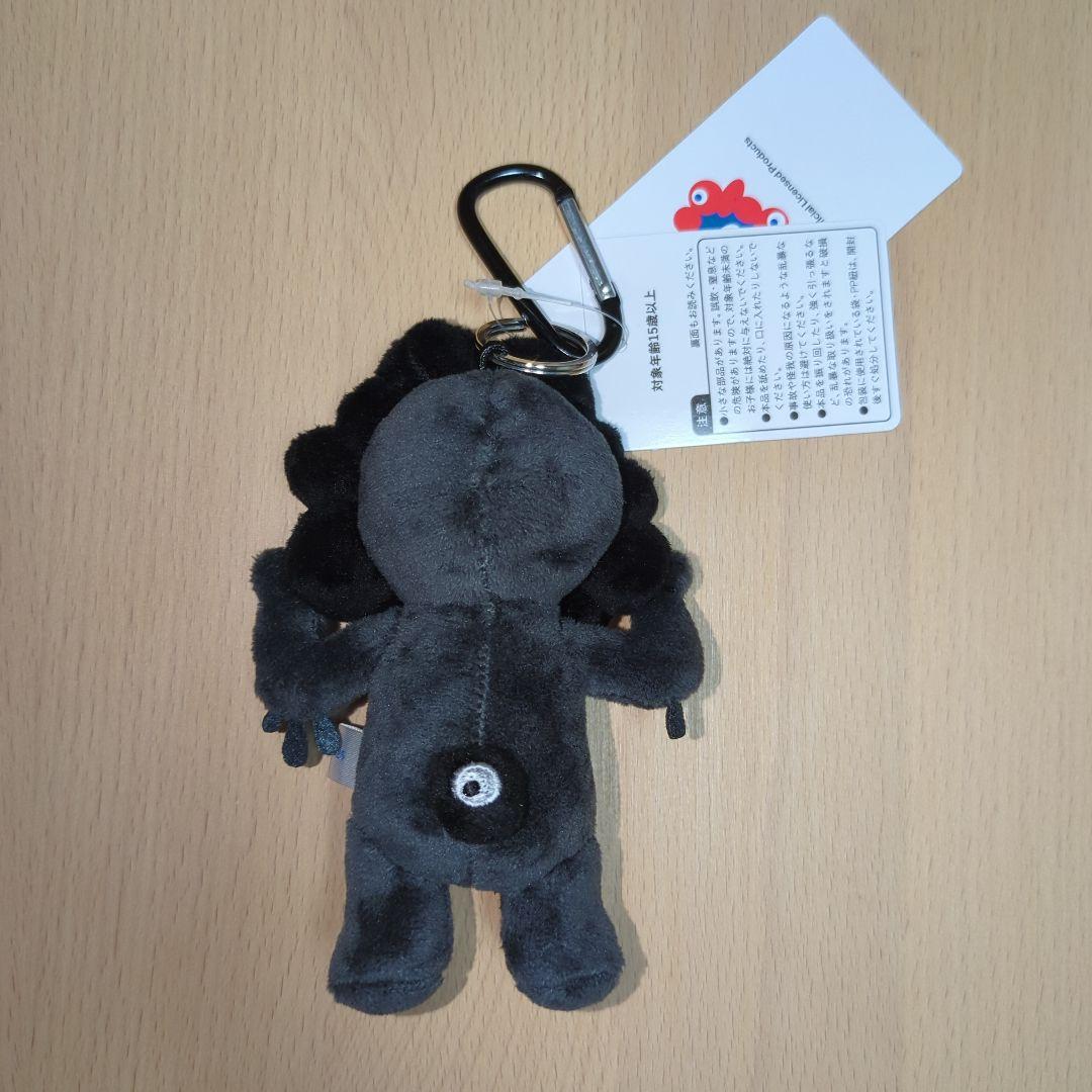 ま*３様 新品未使用タグ付き 黒ミャクミャクカラビナ付きマスコット 立ち