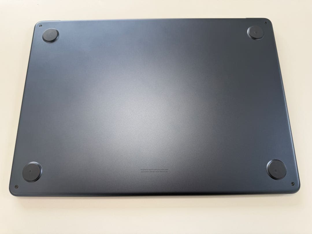 【良品】MacBook Air M2 8GB/256GBミッドナイト おまけ付