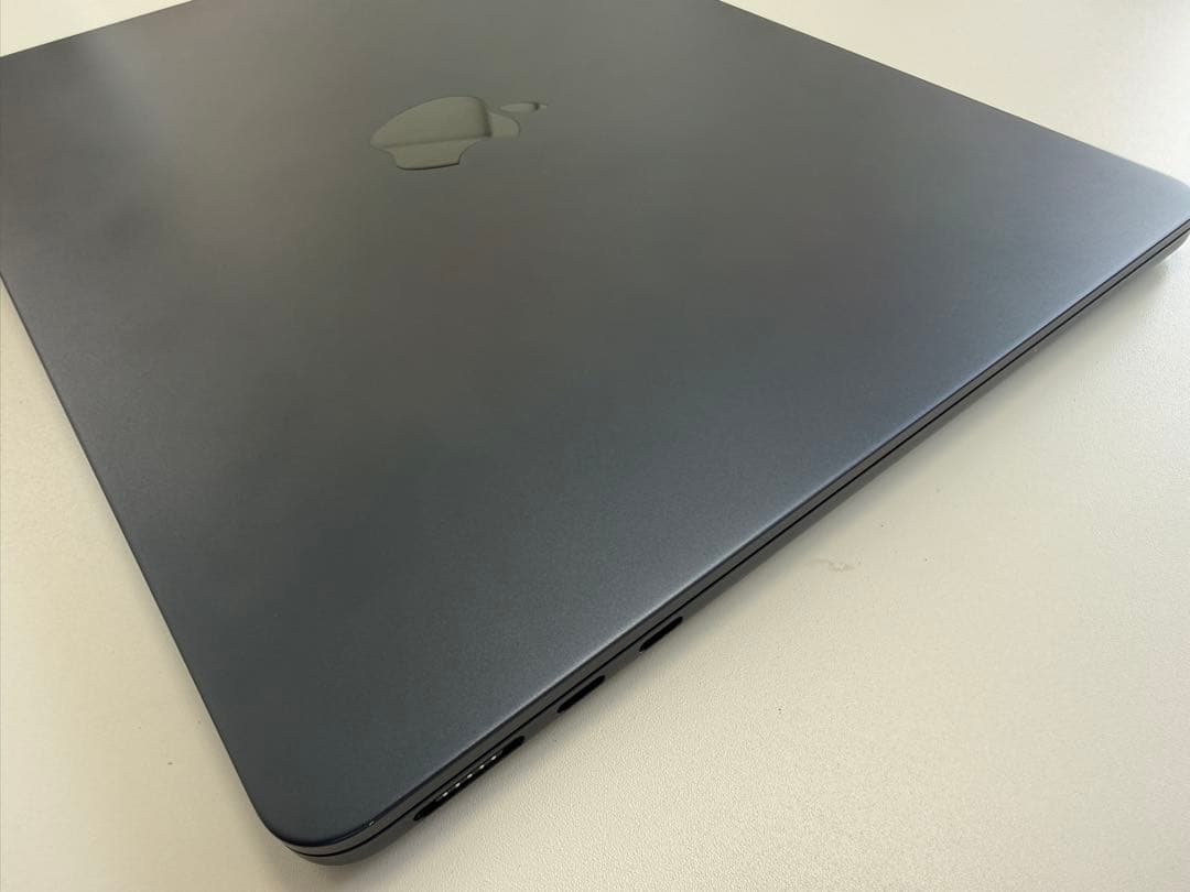 【良品】MacBook Air M2 8GB/256GBミッドナイト おまけ付