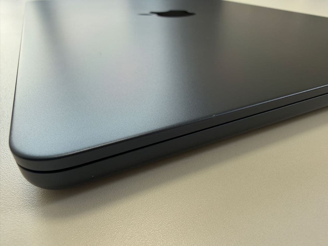 【良品】MacBook Air M2 8GB/256GBミッドナイト おまけ付