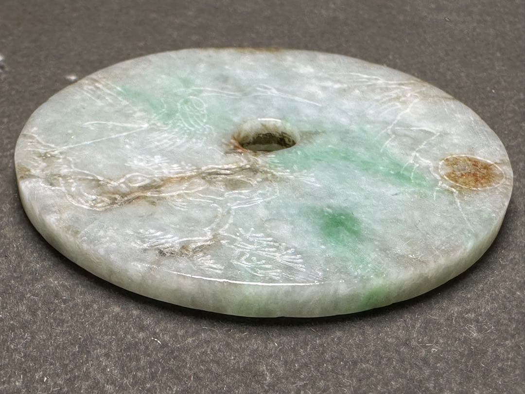 中国美術　翡翠　ループタイ　根付　天然素材　アンティーク　和彫　置物　骨董飾り物