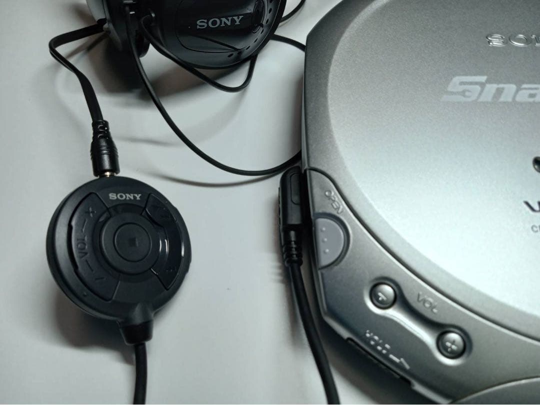 SONY Snap-on スナップオン　ポータブルCDプレーヤー D-E225