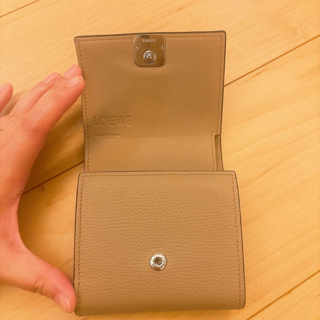 LOEWE 二つ折り財布 アナグラム　サンド