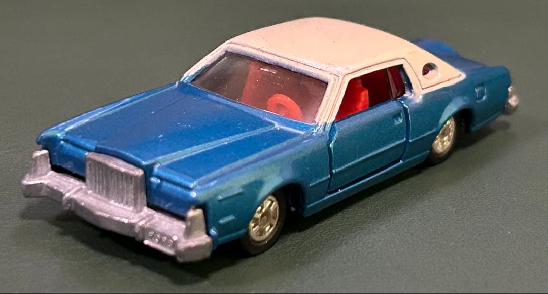 トミカ フォード コンチネンタル マークIV ブルー