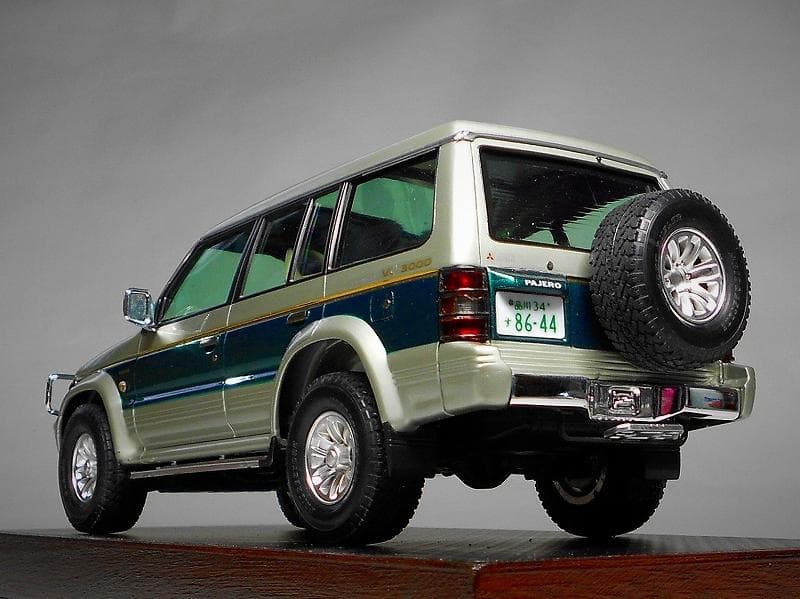 アオシマV43W パジェロ スーパー エクシード '91【完成品】