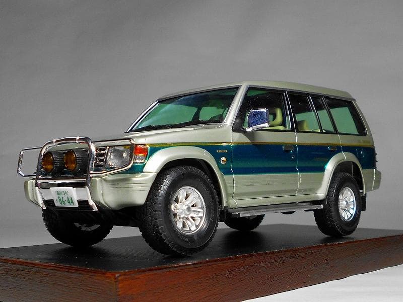 アオシマV43W パジェロ スーパー エクシード '91【完成品】
