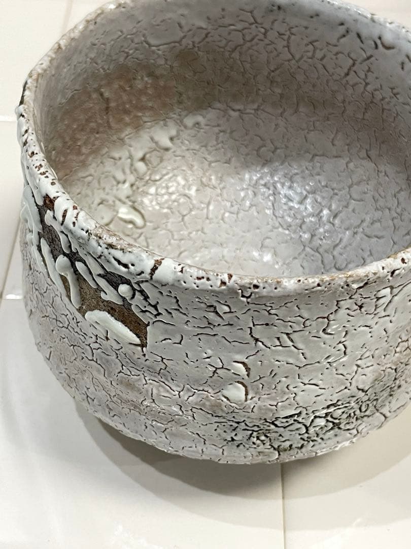 茶道具 抹茶茶碗★茶盌 萩焼 白釉 沓形 鬼萩割高台★渋谷泥詩 作★木箱、共布有