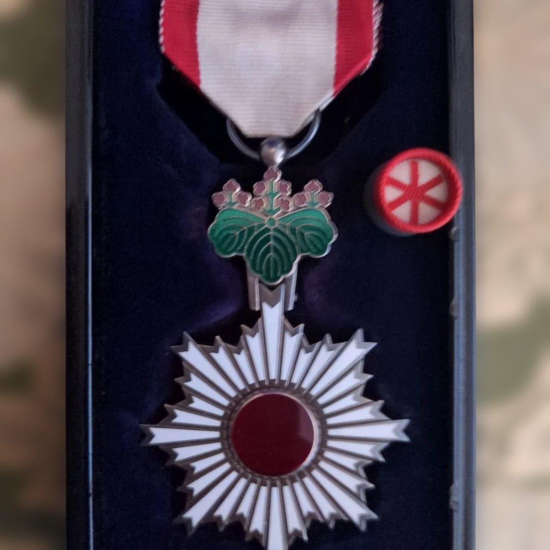 【最終価格・美品】勲六等単光旭日章 略綬・塗共箱付き