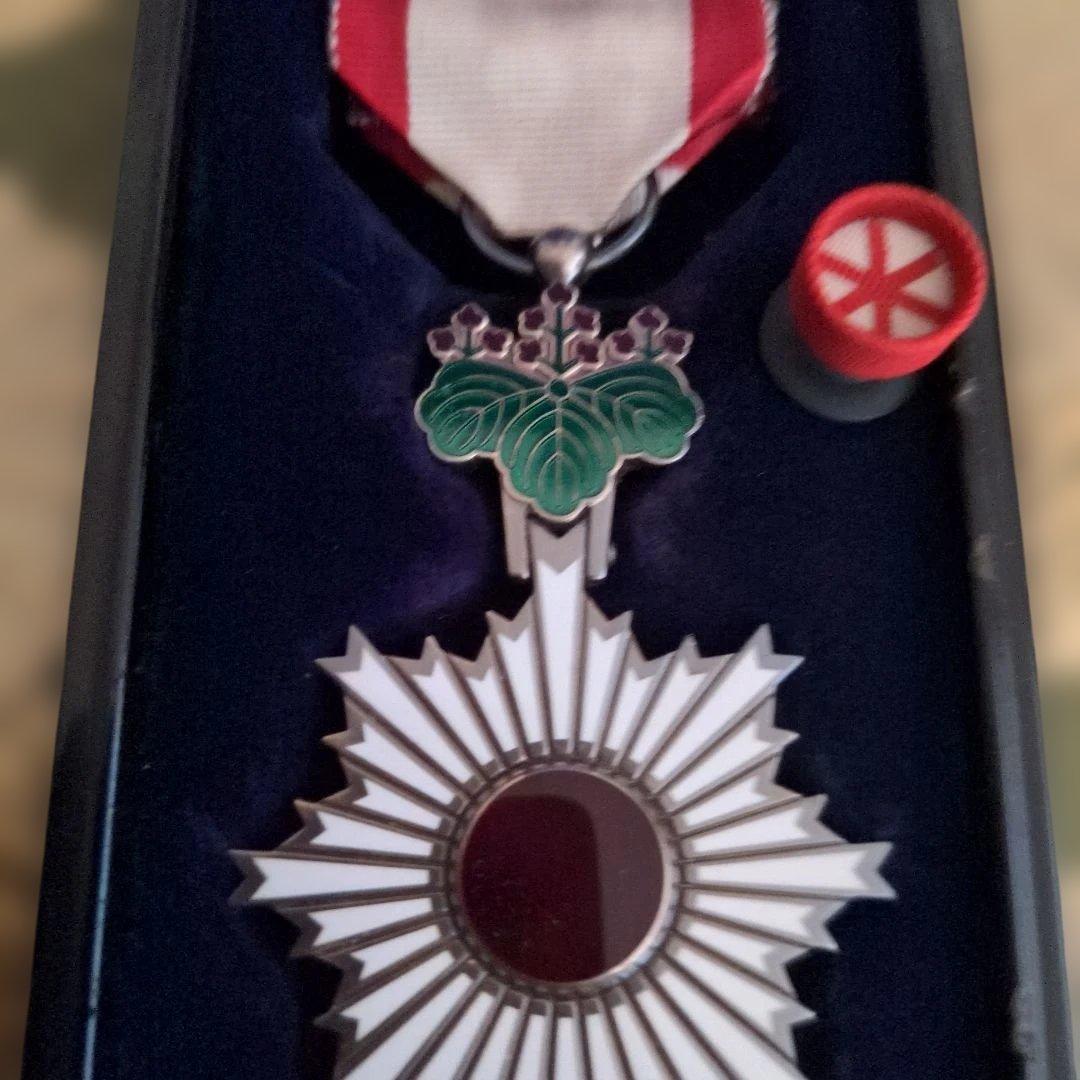 【最終価格・美品】勲六等単光旭日章 略綬・塗共箱付き