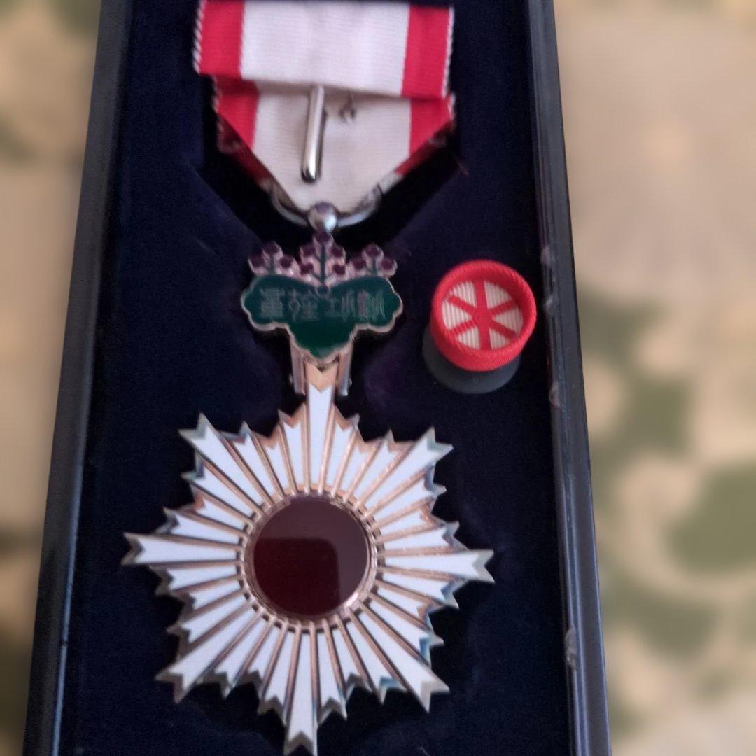 【最終価格・美品】勲六等単光旭日章 略綬・塗共箱付き