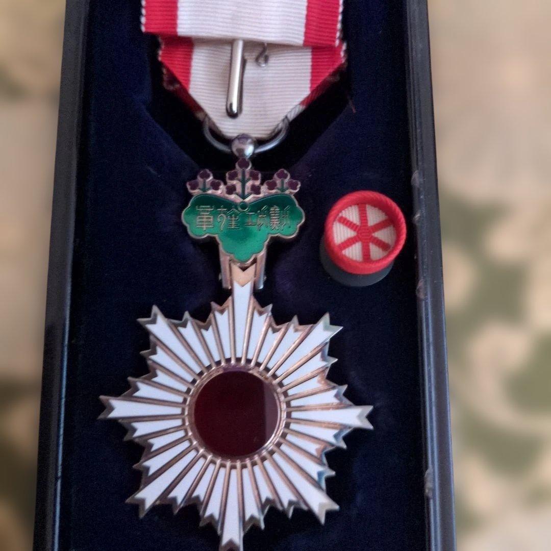 【最終価格・美品】勲六等単光旭日章 略綬・塗共箱付き