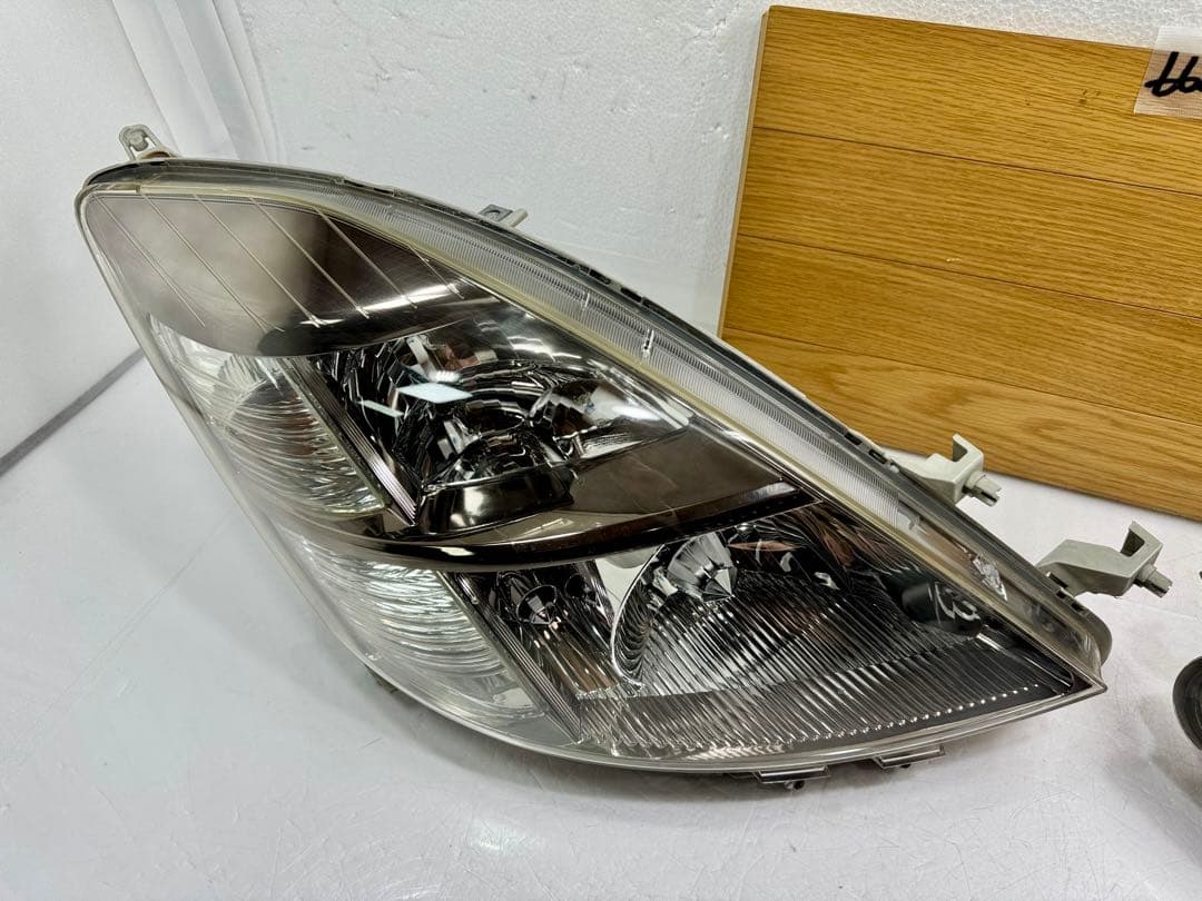 ZGM10 ANM10 トヨタ アイシス 純正 ヘッドライト HID 左右セット