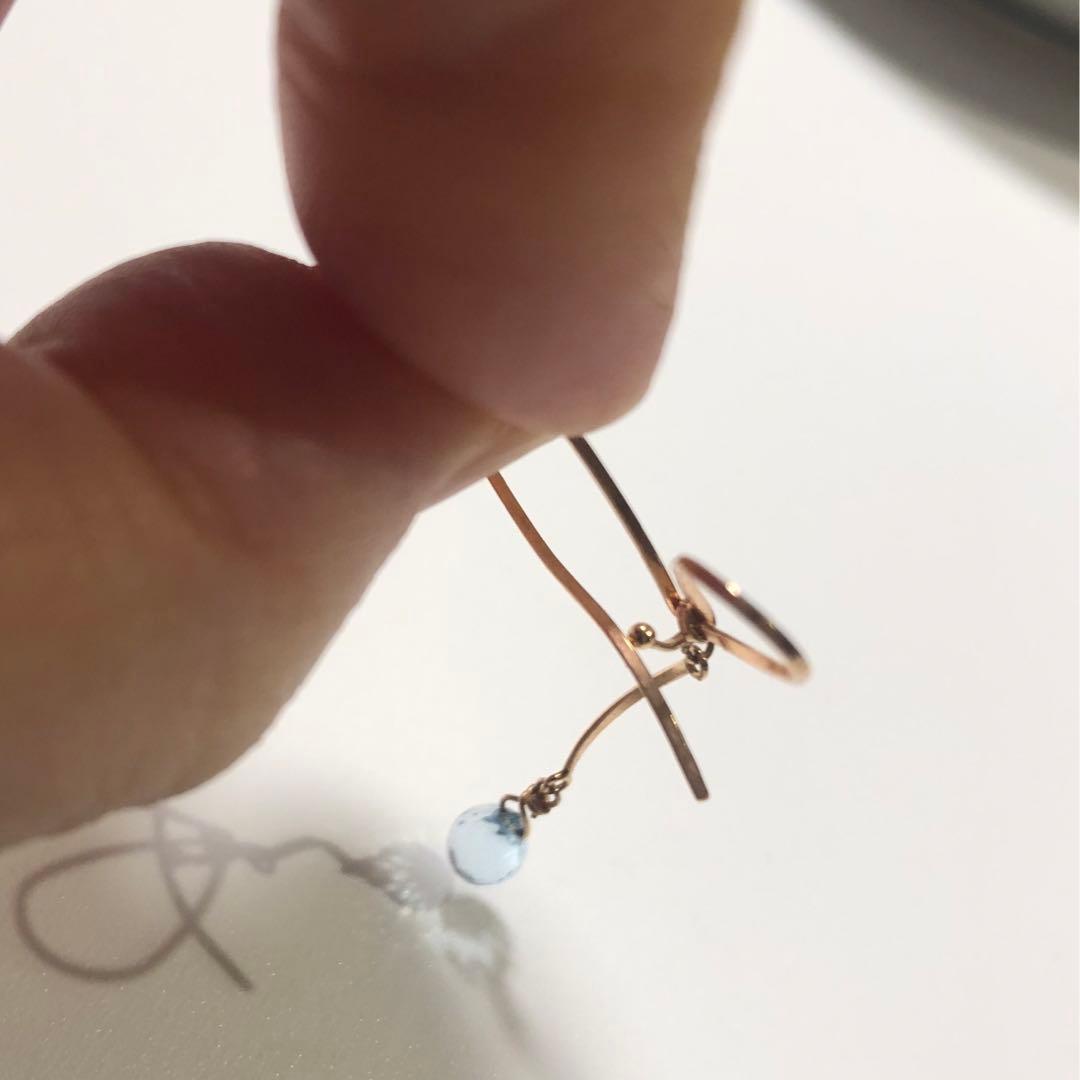 ゴールドトーン リボンデザイン ピアス