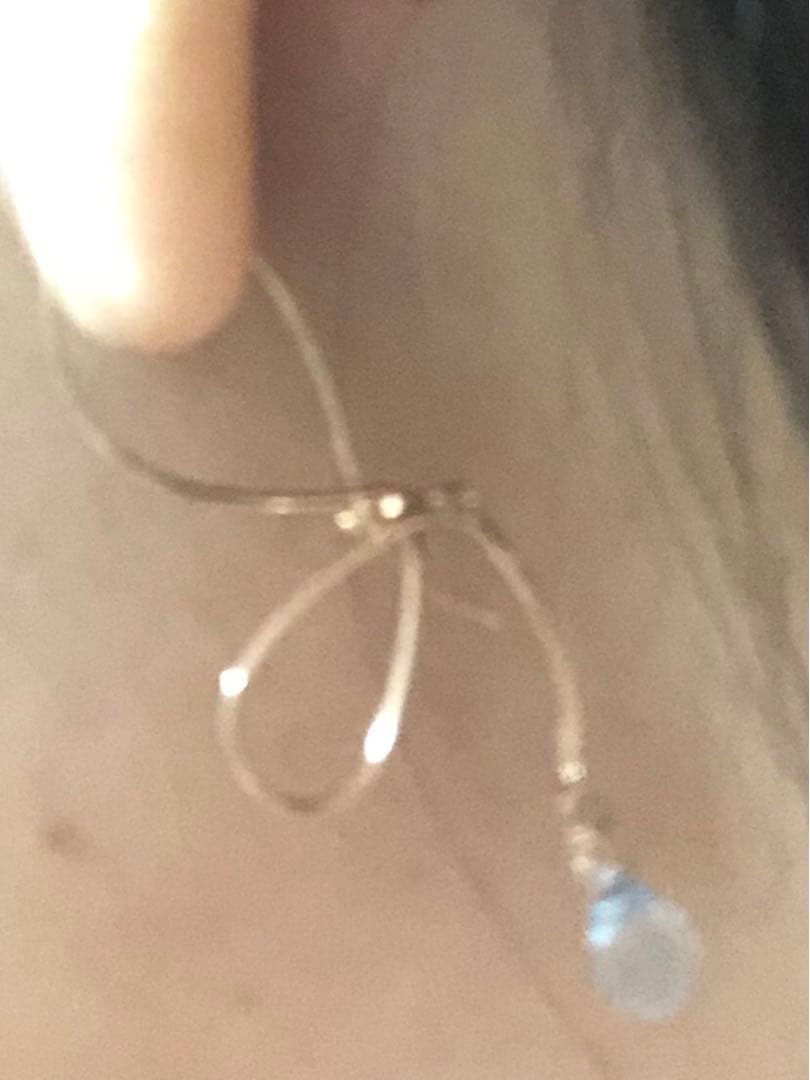 ゴールドトーン リボンデザイン ピアス