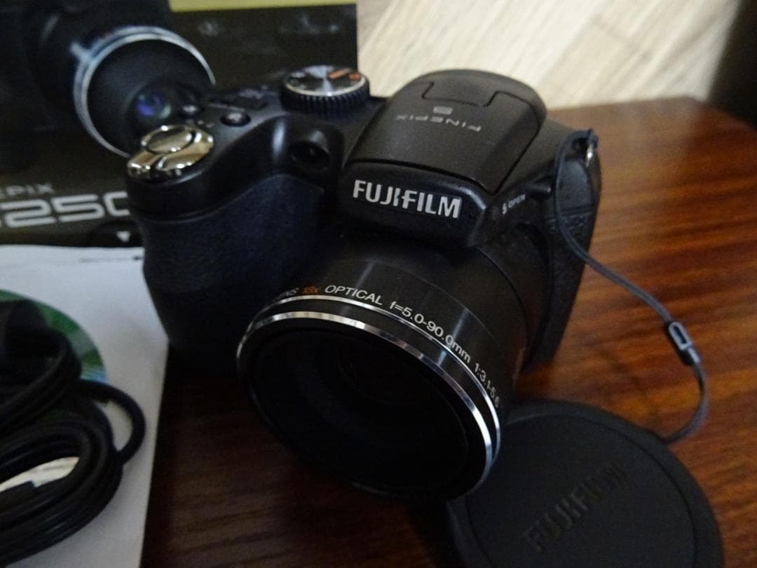 d*7様 阪005 カメラ 4点 まとめ売り 富士フイルム ソニー カシオ