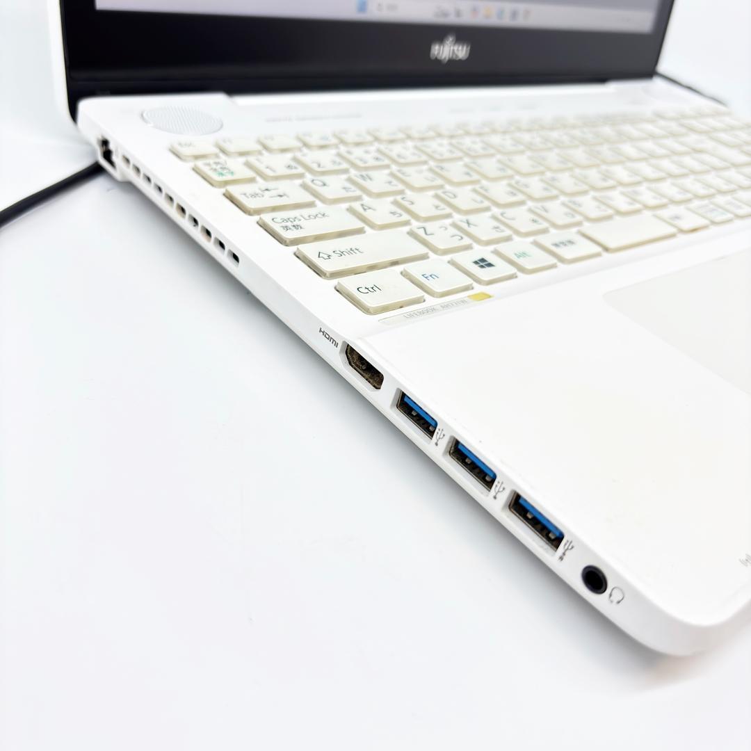 富士通 ノートパソコン Corei7 SSD メモリ16GB Win11 A32