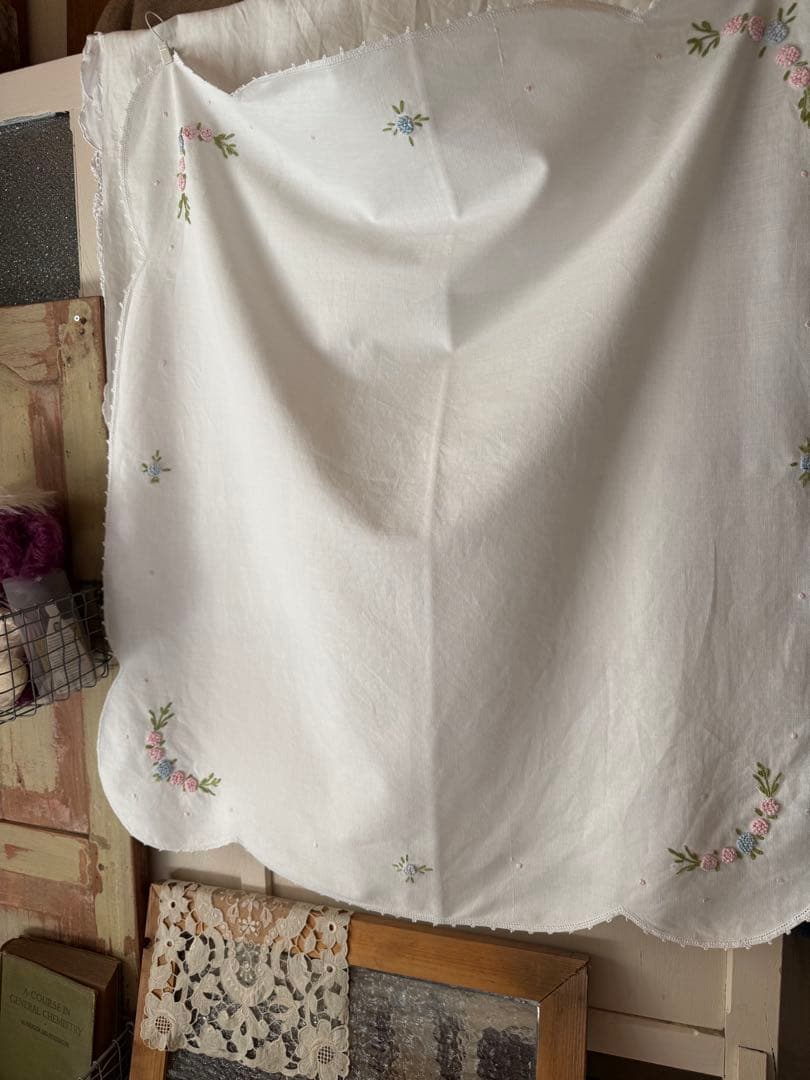 フランスアンティークஐ⋆*つぶつぶお花刺繍の可愛いクロス