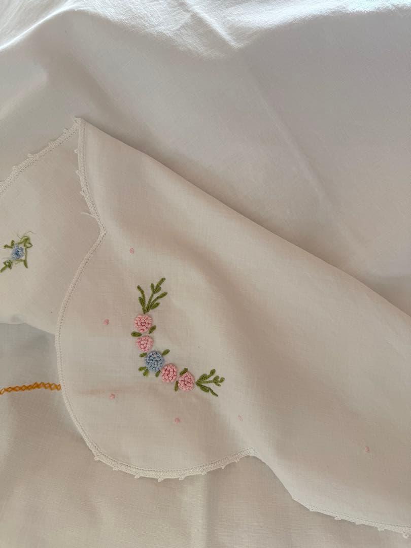 フランスアンティークஐ⋆*つぶつぶお花刺繍の可愛いクロス