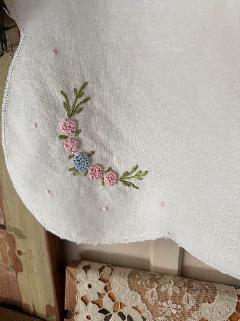 フランスアンティークஐ⋆*つぶつぶお花刺繍の可愛いクロス