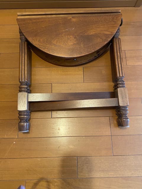 可愛いバタフライテーブル　折りたたみサイドテーブル　コーヒーテーブル