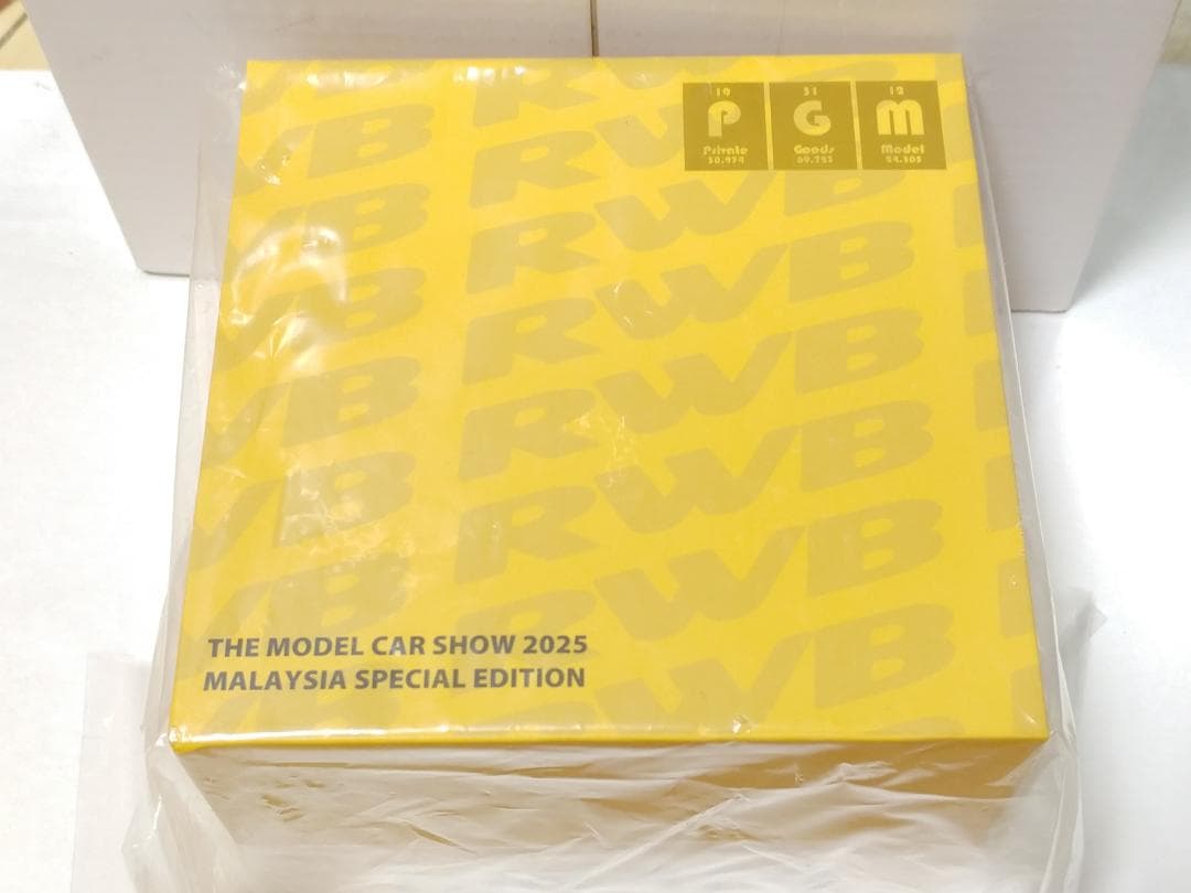 PGM 1/64 ポルシェ RWB 930 フル開閉モデル イエロー 限定