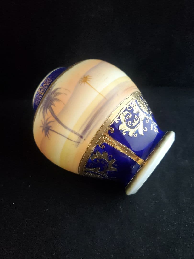 オールドノリタケのティーカップ＆ソーサーと花瓶の２点セット