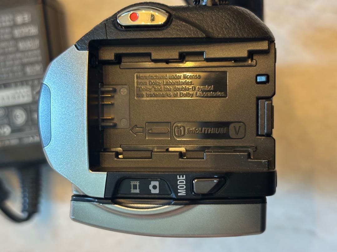 【美品】SONY HDR-CX560V ハンディカム ビデオカメラ シルバー