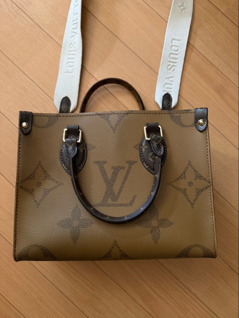 Louis Vuitton オンザゴー モノグラム ショルダーバッグ