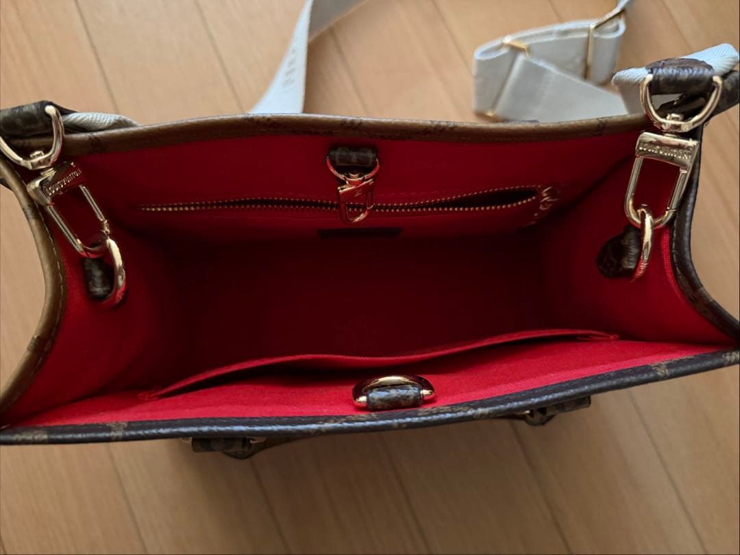 Louis Vuitton オンザゴー モノグラム ショルダーバッグ