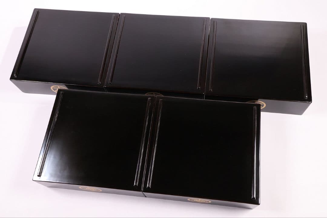 【MB37】輪島塗 丸に橘 家紋付 沈金 黒塗 内朱塗 五段重箱 蓋二枚 木製