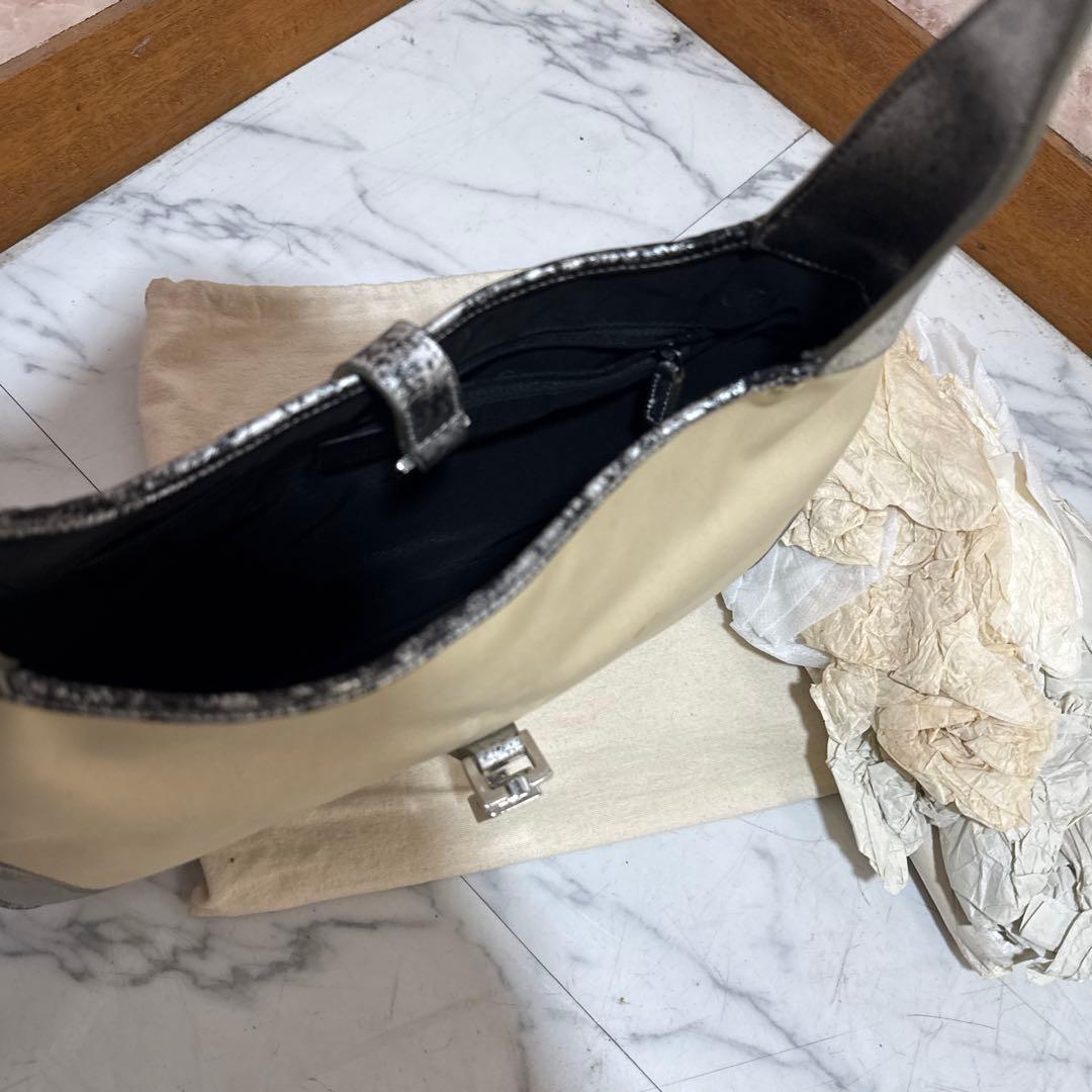 P*e様 GUCCI ジャッキー ショルダーバッグ ベージュ/シルバー