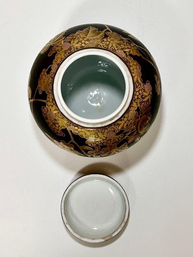 川本桝吉 竹内忠兵衛 蒔絵仕立 黒地金彩花鳥文沈香壺 瀬戸焼 名古屋絵付け
