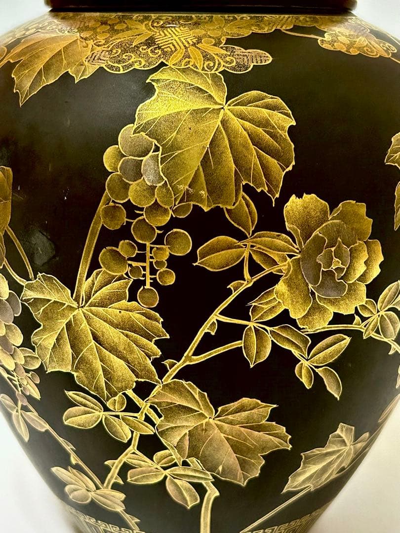 川本桝吉 竹内忠兵衛 蒔絵仕立 黒地金彩花鳥文沈香壺 瀬戸焼 名古屋絵付け