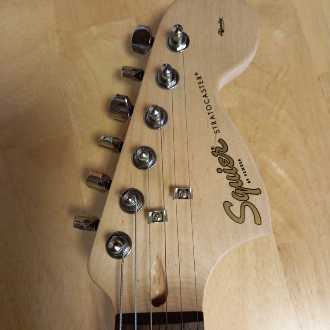 エレキギターSquier Stratocaster ホワイトアイスグリーン