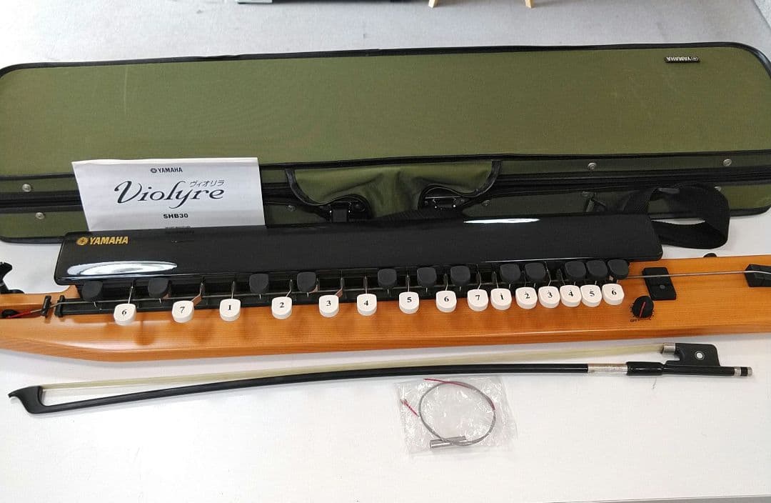 y Yamaha ヴィオリラ アンプ・ケース付き