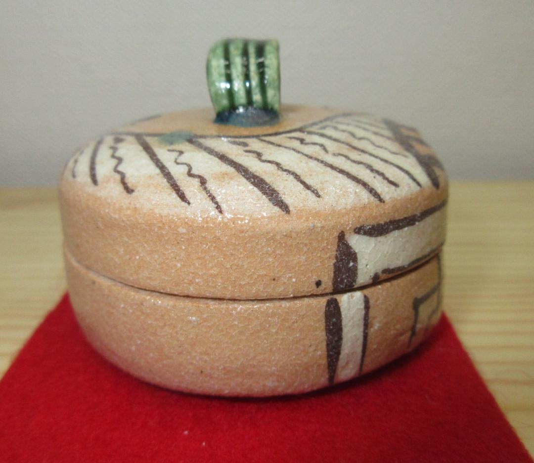 送料込【逢絢亭】茶道具 香合 美濃焼 赤織部 ハジキ香合 加藤芳右衛門 共箱入り