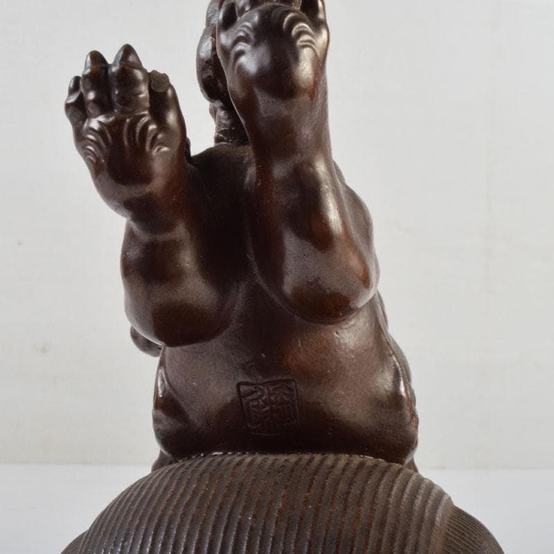 中国　紫砂　朱泥　獅子　置物　在銘　V　8929