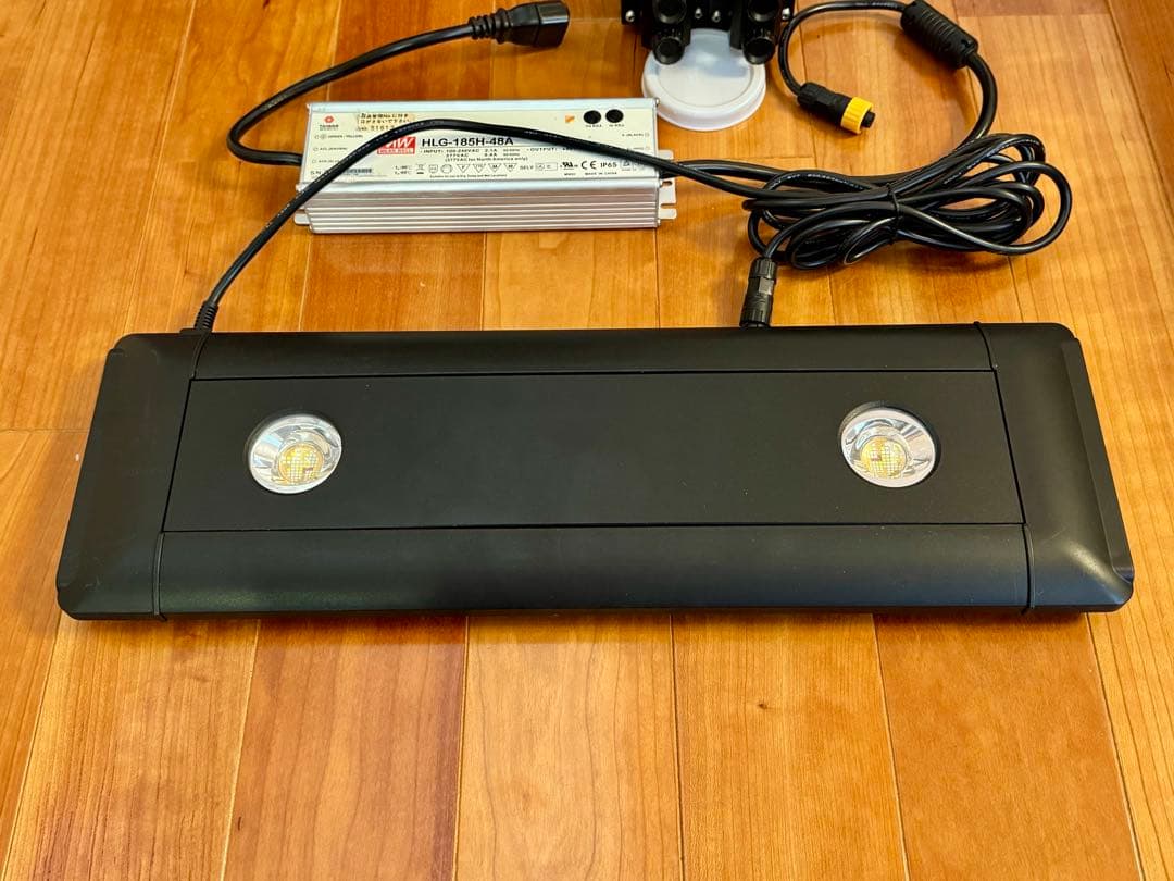 Kessil AP700 アクアリウムライト 本体　マウンティングアームセット