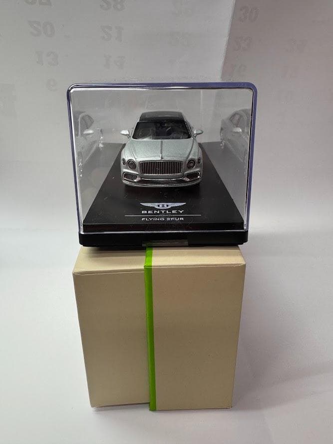 正規品　現行型　BENTLEY Fling spur 1/43 ミニカー
