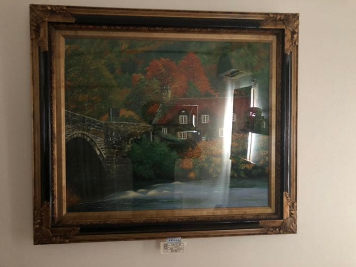 丁寧に描かれています。額縁も重厚感があって雰囲気があります。