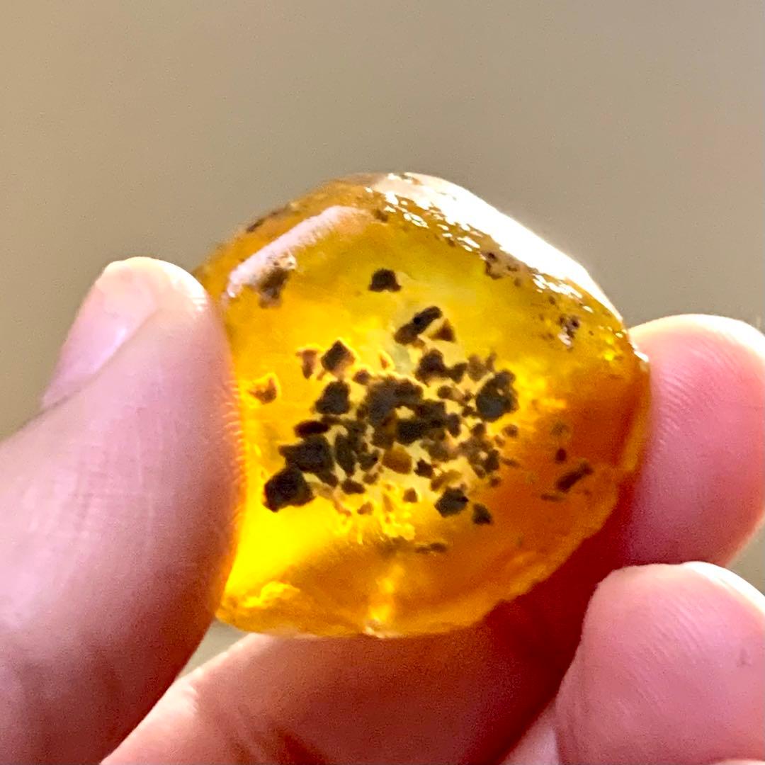 キュートなハンドポリッシュオパール71ct /鉱物標本